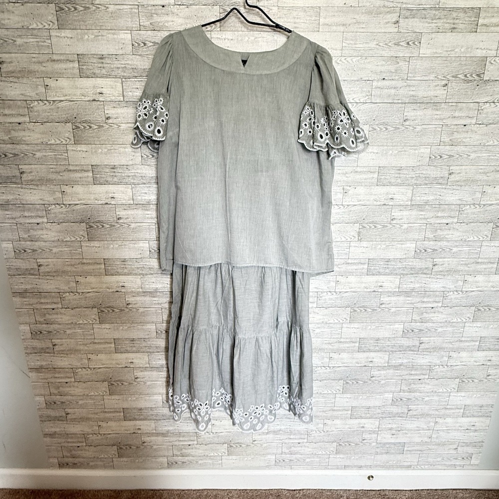 Isaac Mizrahi 2-Pc Set Top/Skirt Set Light Sage Green‎ Embroidered Size-Medium